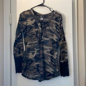 Long sleeve camouflage with lace trim / brand new / size medium